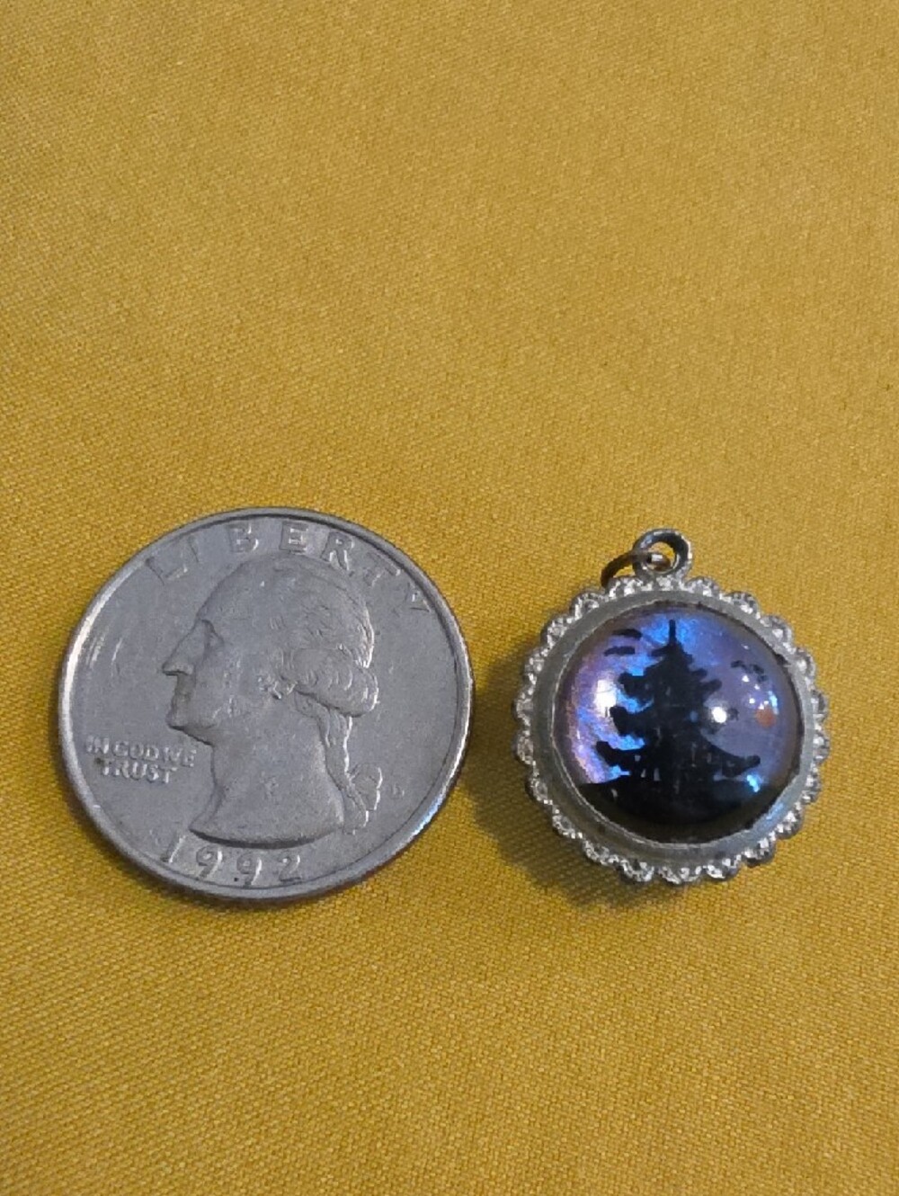 Art Deco Vintage Morpho Butterfly Wing Pendant w/ Painted Reverse ▪︎ Unmarked - Picture 6 of 7